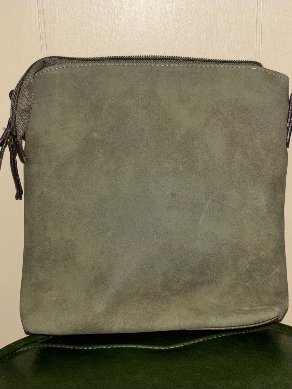 b.o.c. Gray / Green Crossbody Bag - Picture 3 of 9
